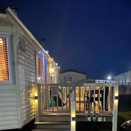 Calypso Hot Tub Breaks Tattershall Lakes Pet Friendly Dış mekan fotoğraf