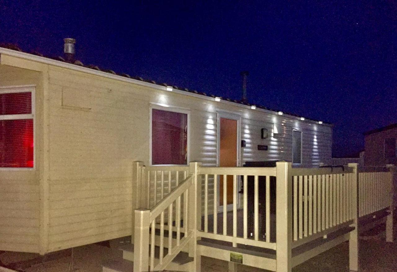 Calypso Hot Tub Breaks Tattershall Lakes Pet Friendly Dış mekan fotoğraf