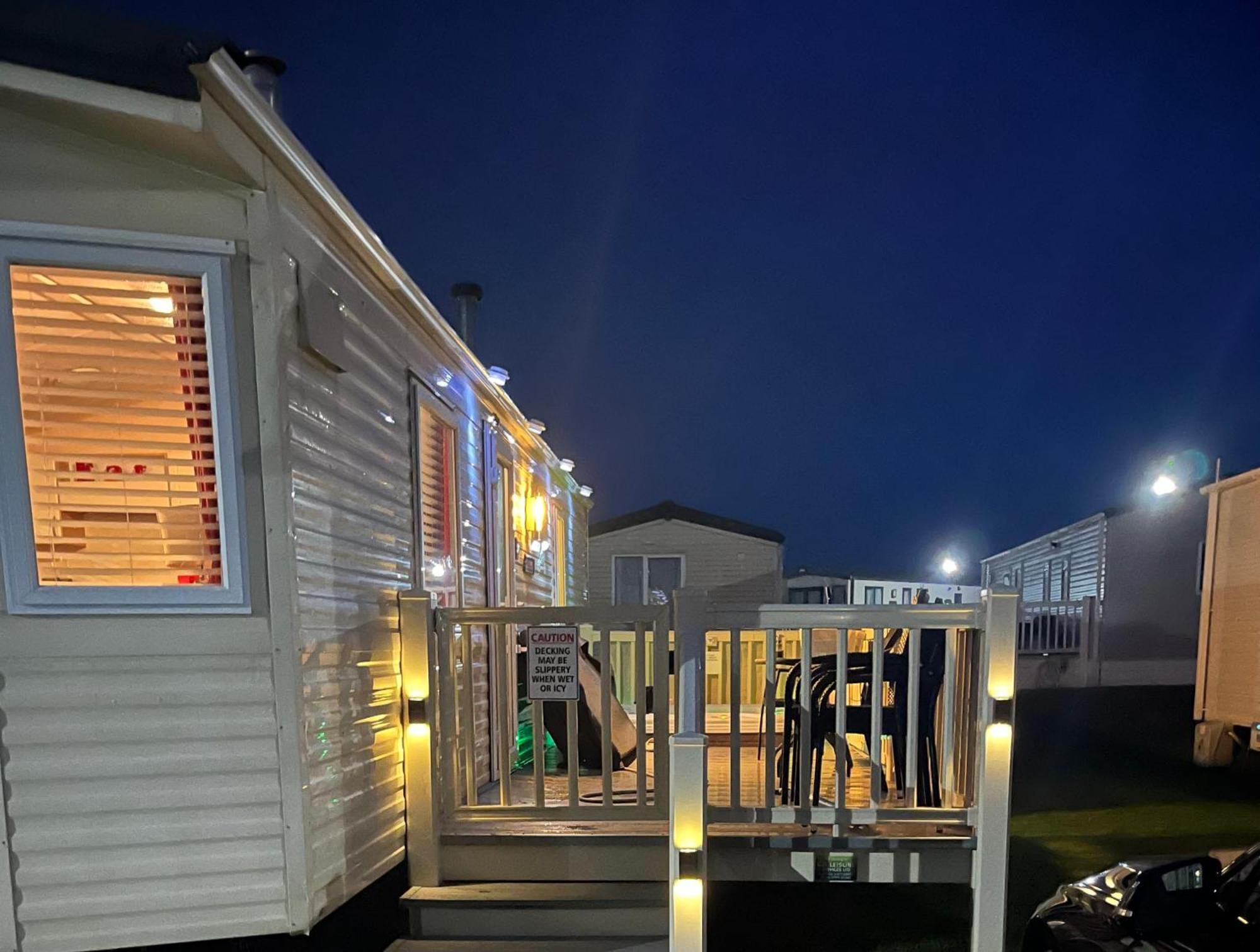 Calypso Hot Tub Breaks Tattershall Lakes Pet Friendly Dış mekan fotoğraf